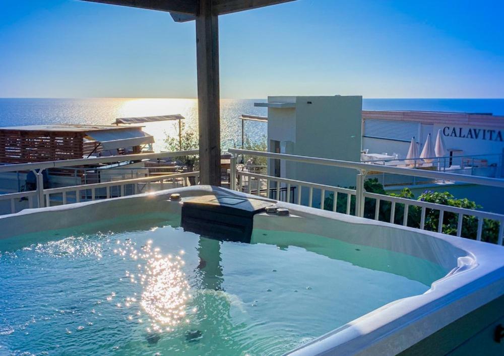 Hotel Calavita Rooftop & Spa San-Martino-di-Lota Екстериор снимка