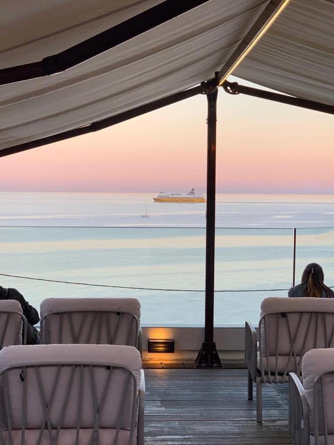 Hotel Calavita Rooftop & Spa San-Martino-di-Lota Екстериор снимка